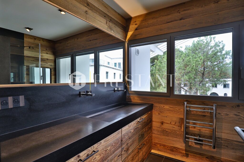 Propriété – 11 pièces – 9 chambres – 18 voyageurs – 490 m²