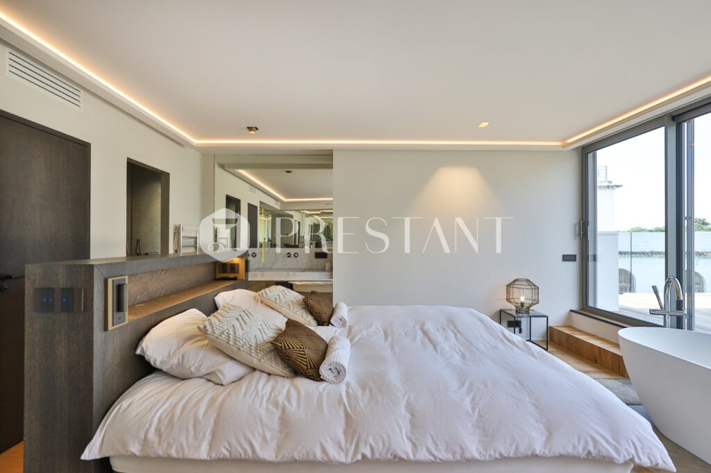 Propriété – 11 pièces – 9 chambres – 18 voyageurs – 490 m²