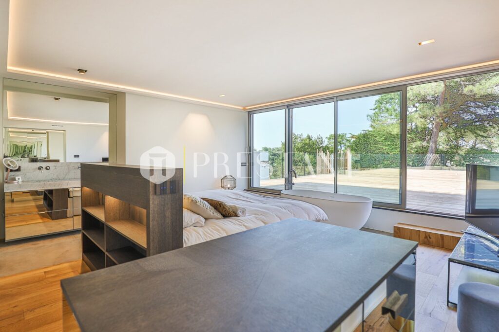 Propriété – 11 pièces – 9 chambres – 18 voyageurs – 490 m²