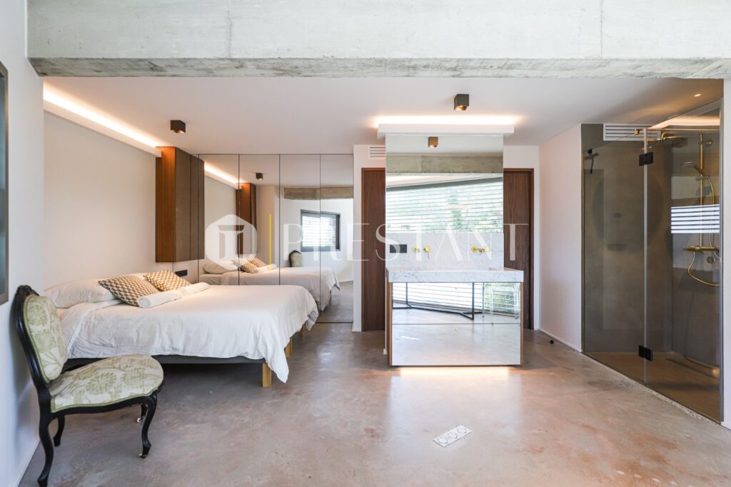 Propriété – 11 pièces – 9 chambres – 18 voyageurs – 490 m²