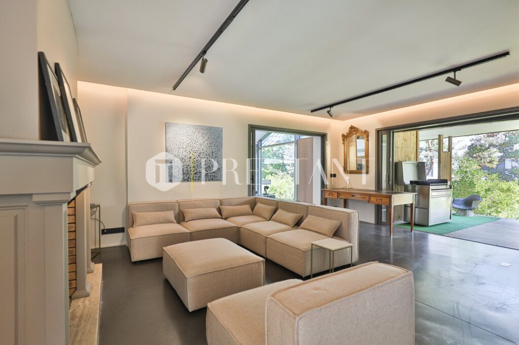 Propriété – 11 pièces – 9 chambres – 18 voyageurs – 490 m²