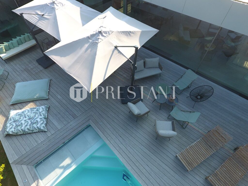 Propriété – 11 pièces – 9 chambres – 18 voyageurs – 490 m²