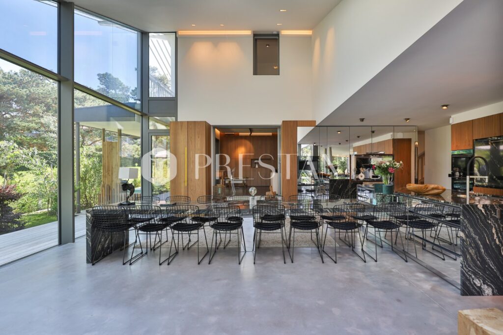 Propriété – 11 pièces – 9 chambres – 18 voyageurs – 490 m²