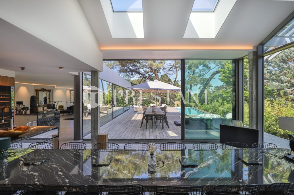 Propriété – 11 pièces – 9 chambres – 18 voyageurs – 490 m²