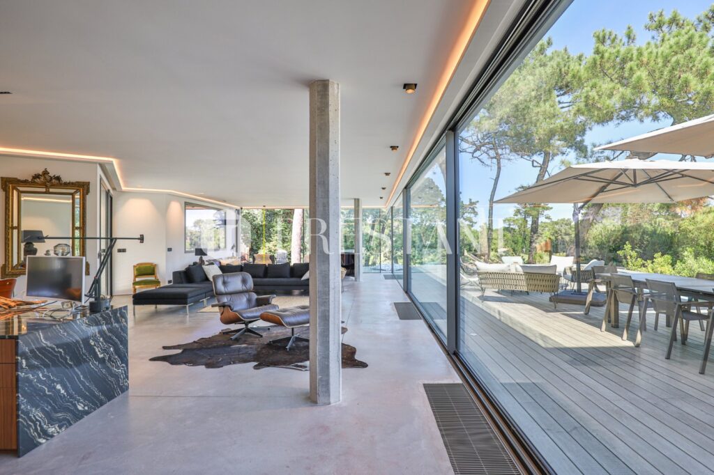 Propriété – 11 pièces – 9 chambres – 18 voyageurs – 490 m²