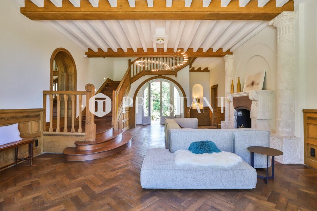 Maison – 10 pièces – 7 chambres – 14 voyageurs – 600 m²