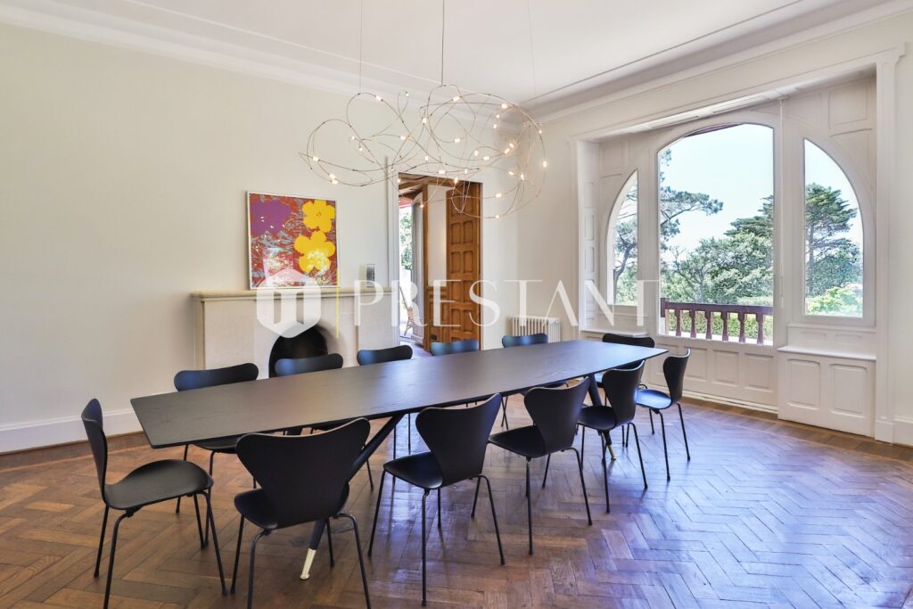 Maison – 10 pièces – 7 chambres – 14 voyageurs – 600 m²