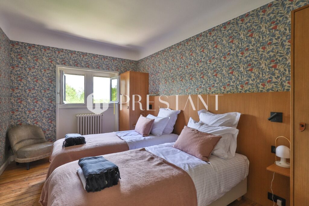 Maison – 10 pièces – 7 chambres – 14 voyageurs – 600 m²