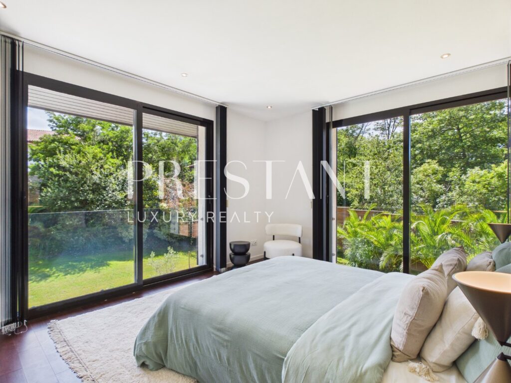 Maison – 11 pièces – 5 chambres – 14  – 310 m²