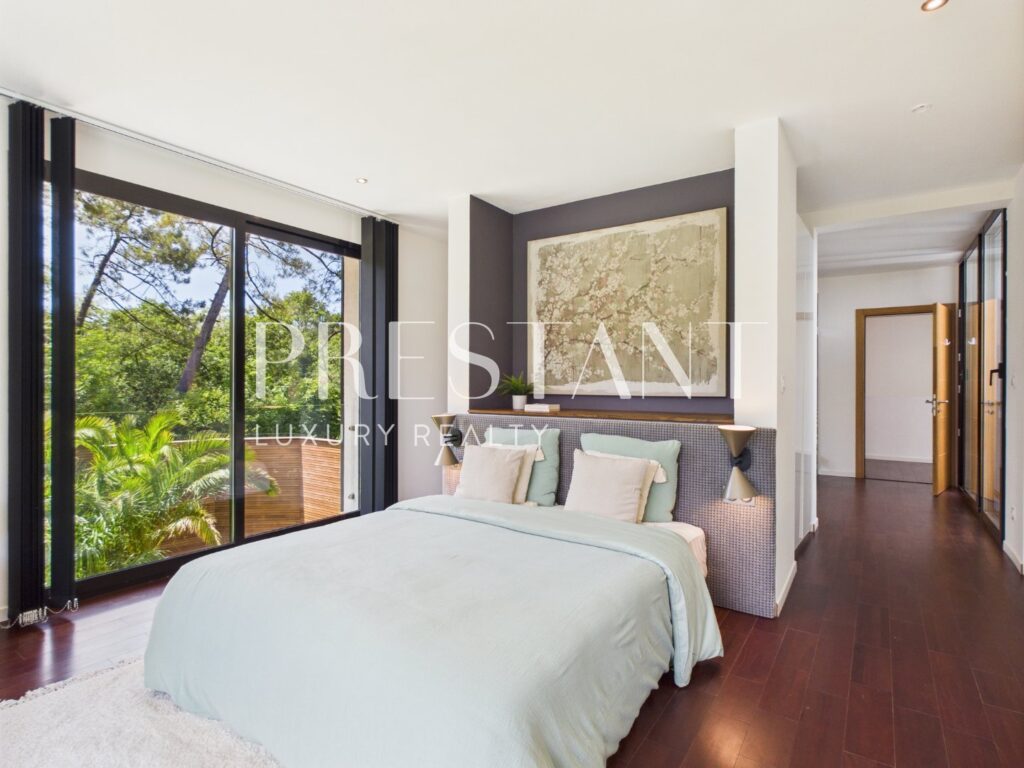 Maison – 11 pièces – 5 chambres – 14  – 310 m²