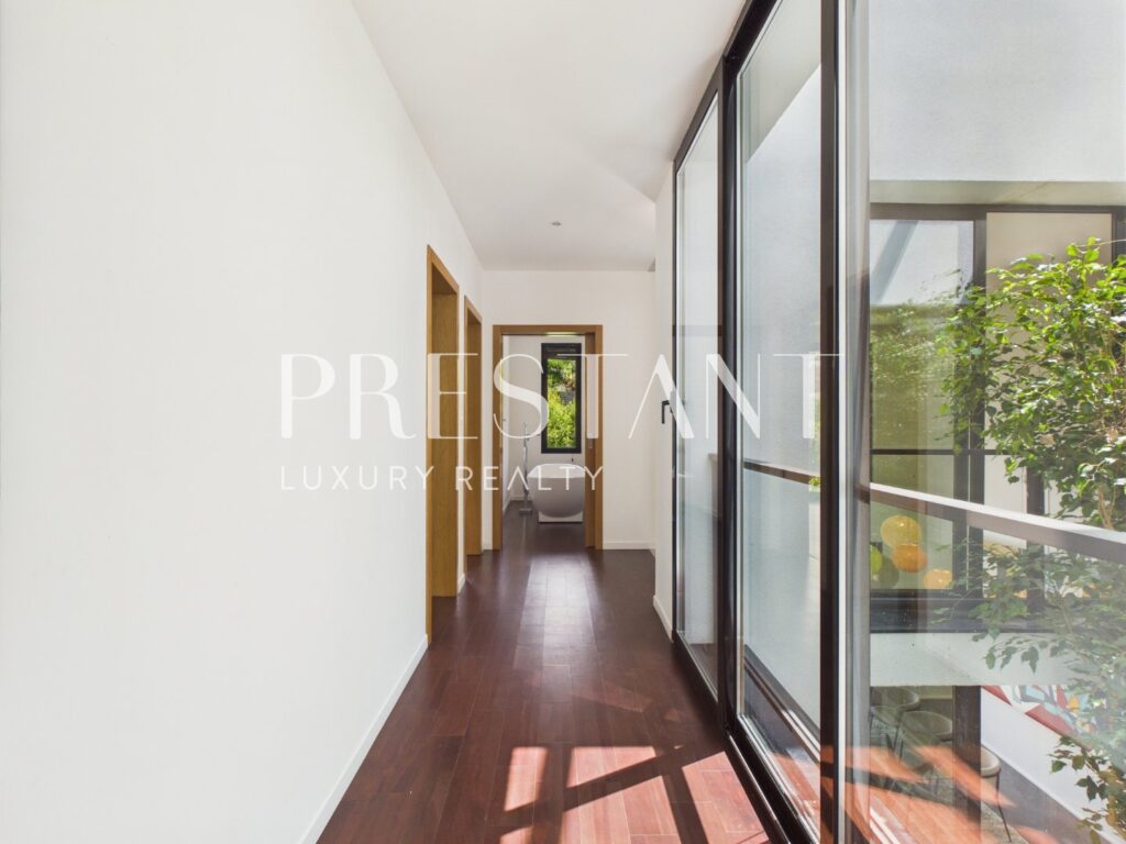 Maison – 11 pièces – 5 chambres – 14  – 310 m²