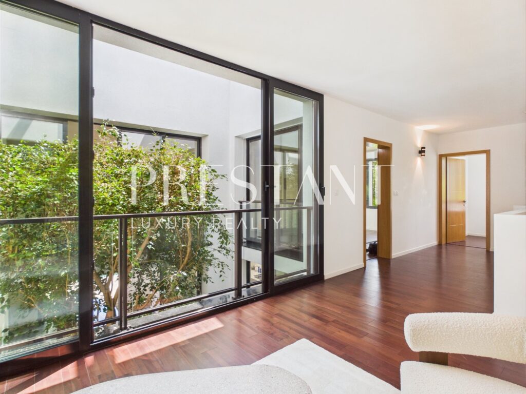 Maison – 11 pièces – 5 chambres – 14  – 310 m²