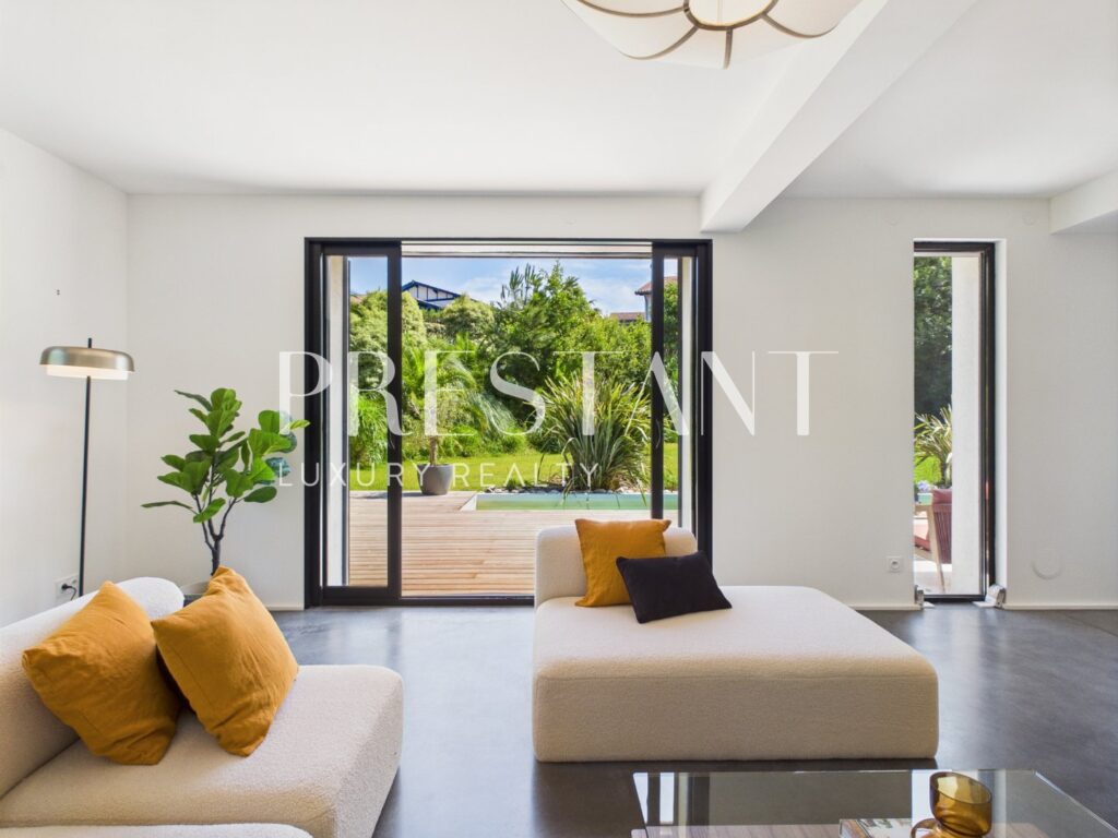 Maison – 11 pièces – 5 chambres – 14  – 310 m²