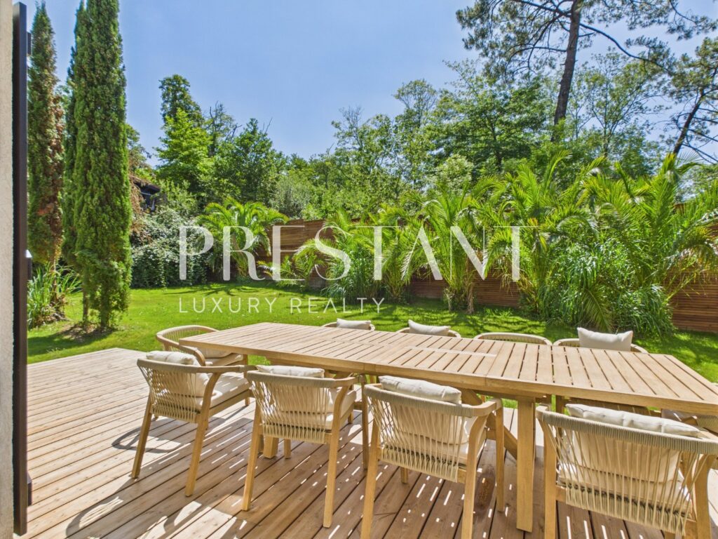 Maison – 11 pièces – 5 chambres – 14  – 310 m²