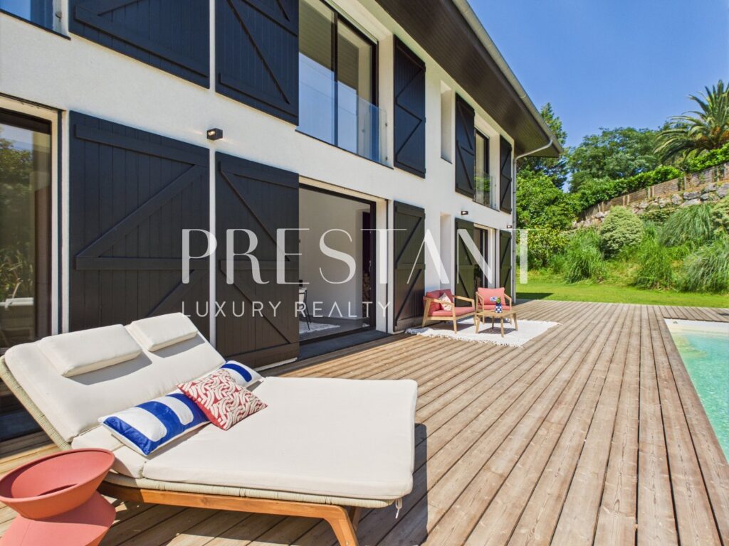 Maison – 11 pièces – 5 chambres – 14  – 310 m²