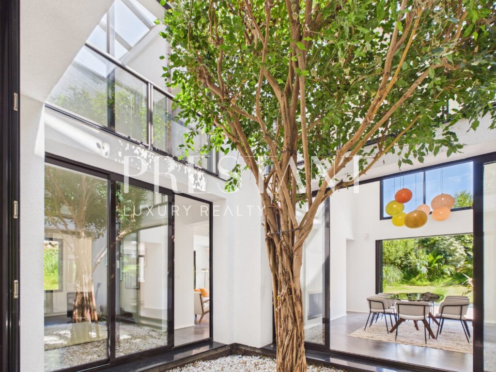 Maison – 11 pièces – 5 chambres – 14  – 310 m²