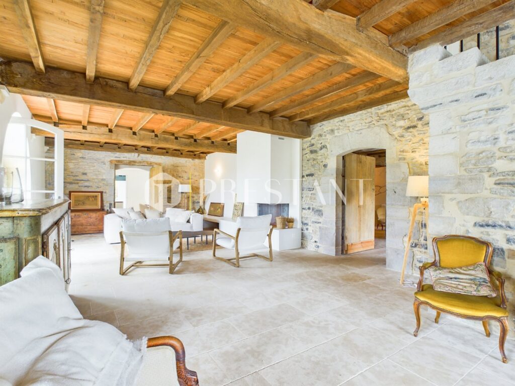 Maison – 10 pièces – 4 chambres – 10  – 410 m²