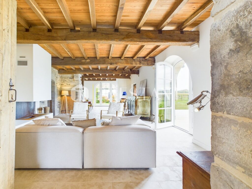 Maison – 10 pièces – 4 chambres – 10  – 410 m²