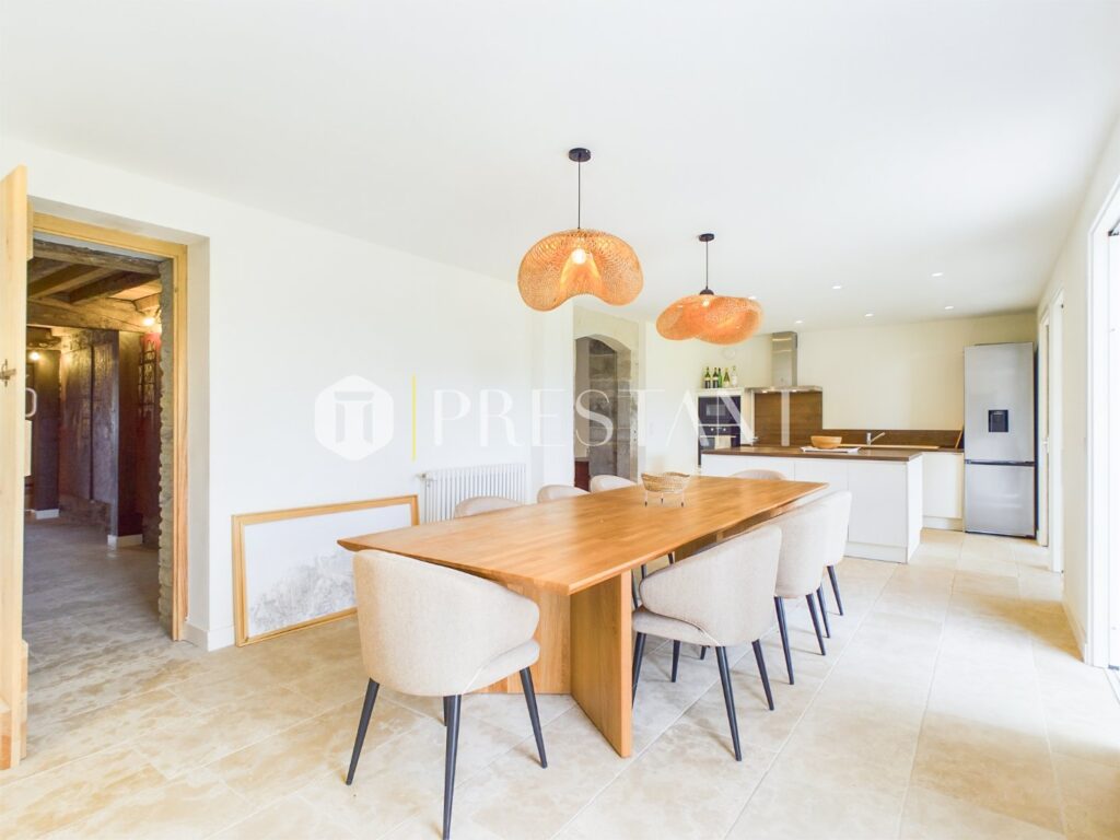 Maison – 10 pièces – 4 chambres – 10  – 410 m²