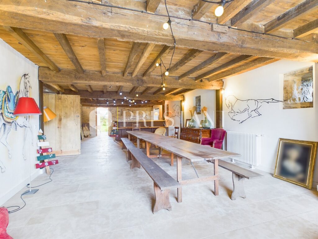 Maison – 10 pièces – 4 chambres – 10  – 410 m²