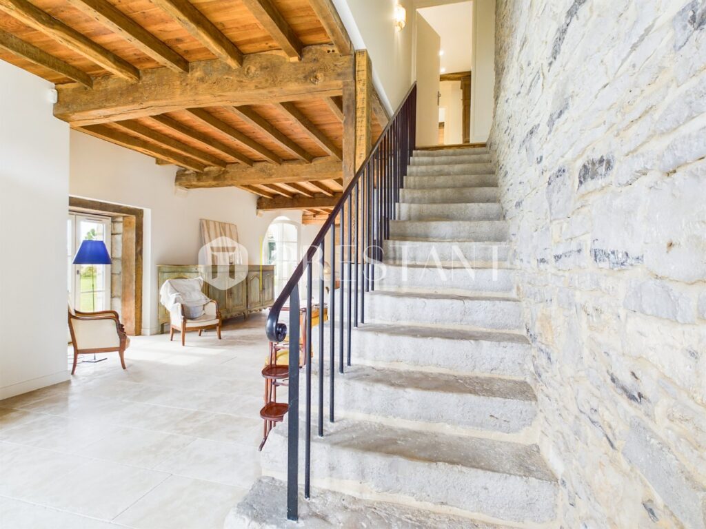 Maison – 10 pièces – 4 chambres – 10  – 410 m²