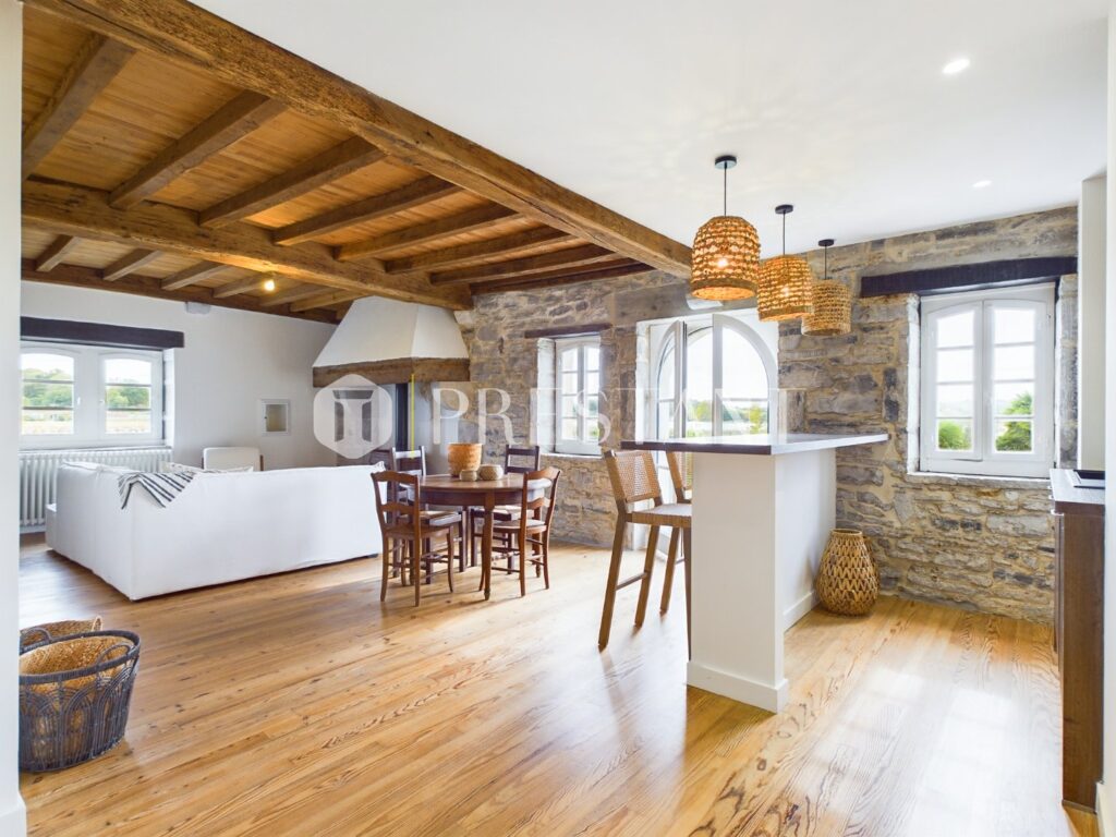 Maison – 10 pièces – 4 chambres – 10  – 410 m²