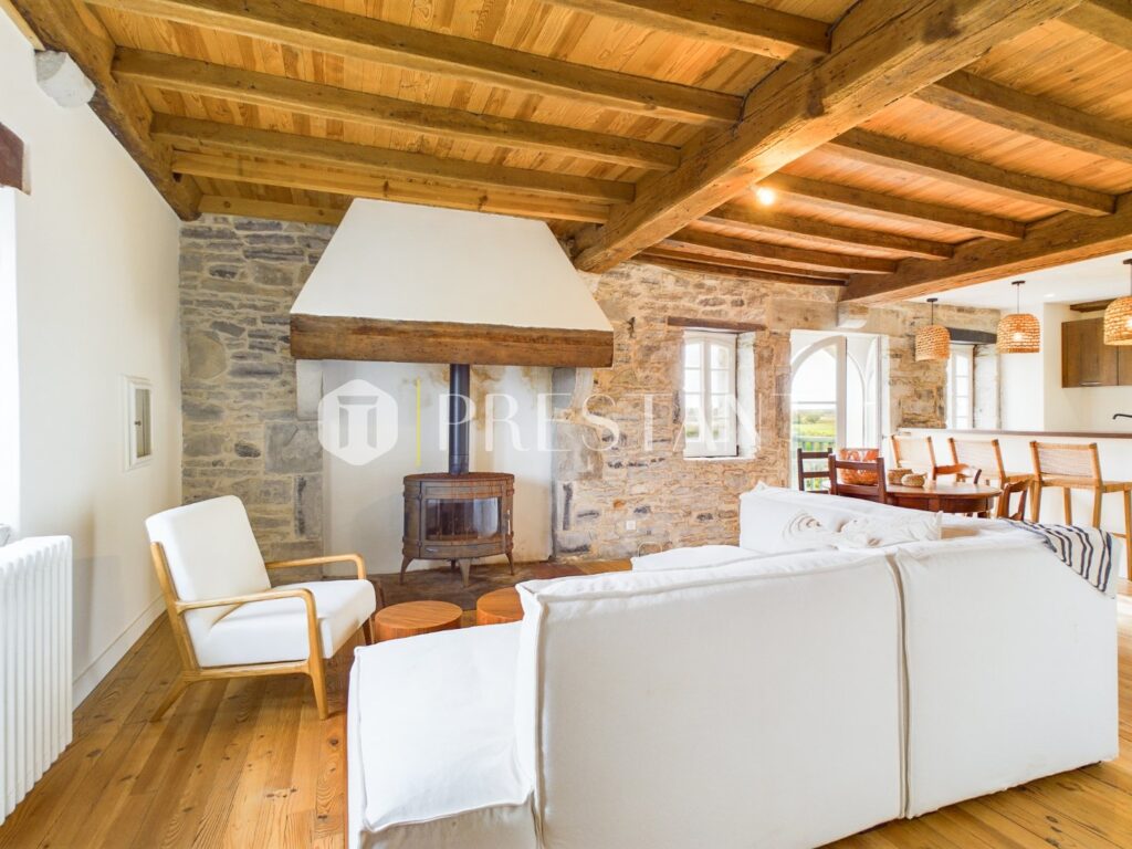 Maison – 10 pièces – 4 chambres – 10  – 410 m²