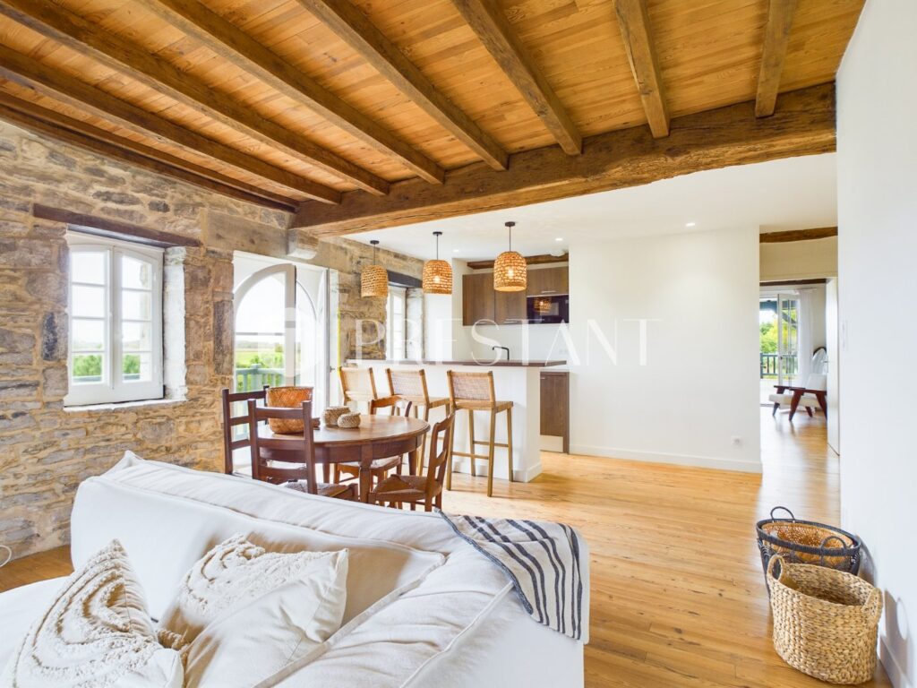 Maison – 10 pièces – 4 chambres – 10  – 410 m²