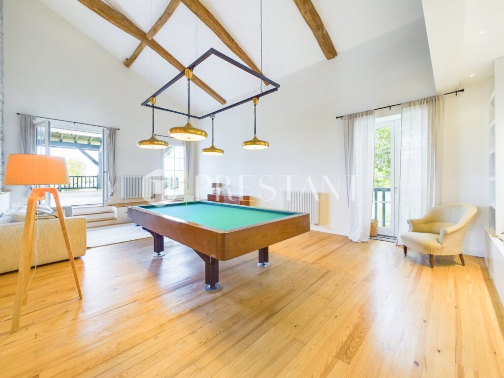 Maison – 10 pièces – 4 chambres – 10  – 410 m²