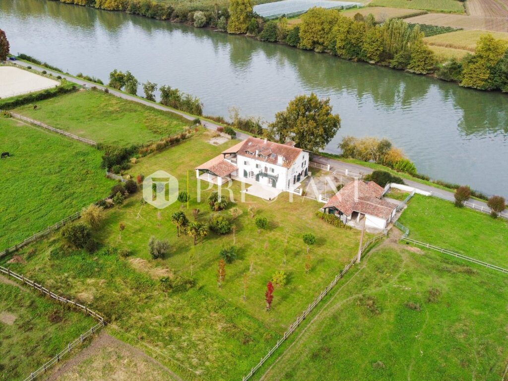 Maison – 10 pièces – 4 chambres – 10  – 410 m²