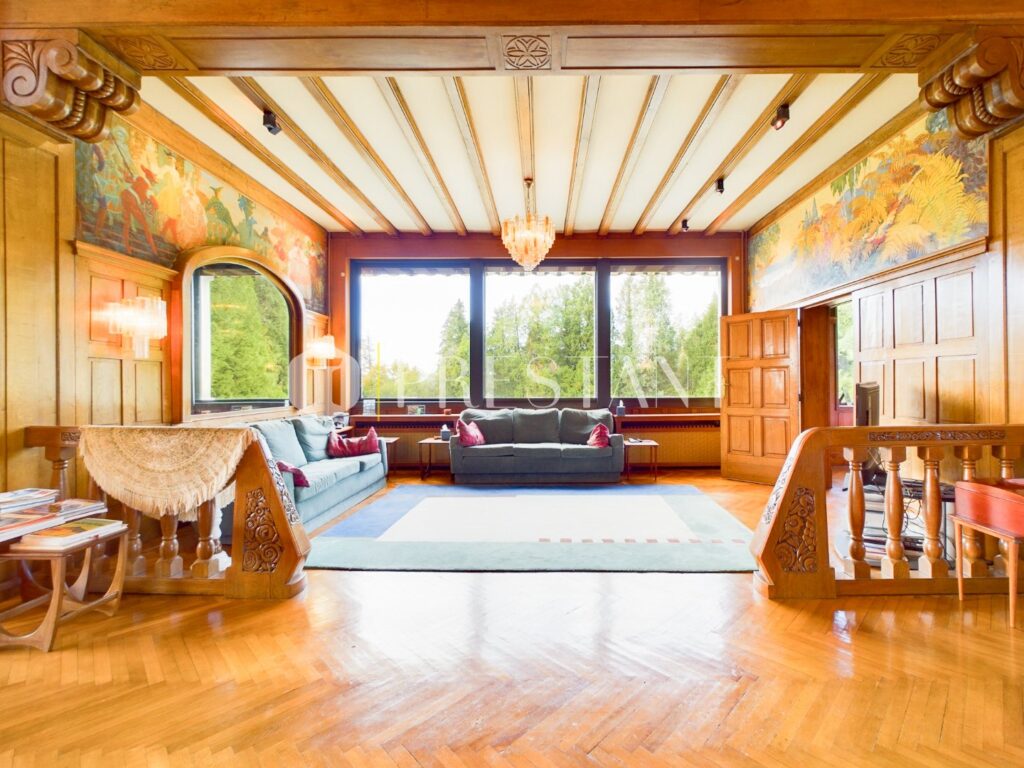 Maison – 12 pièces – 8 chambres – 10  – 550 m²