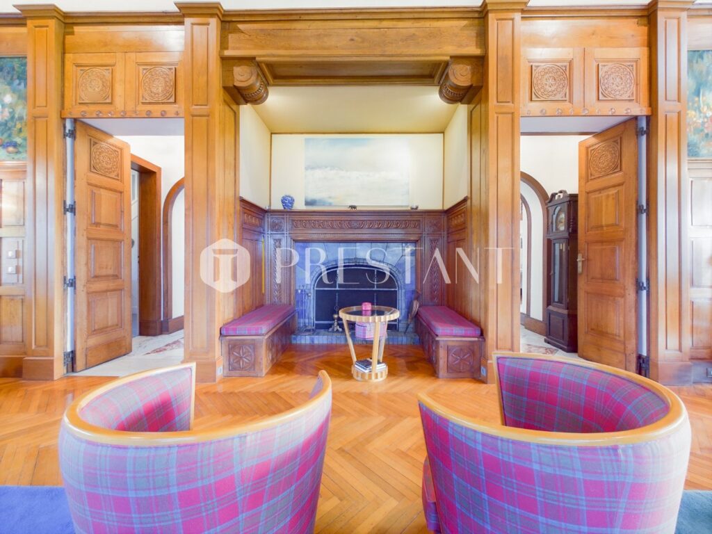 Maison – 12 pièces – 8 chambres – 10  – 550 m²