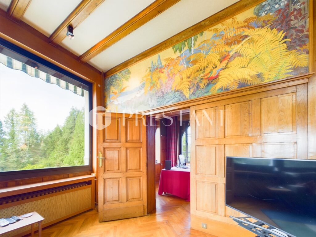 Maison – 12 pièces – 8 chambres – 10  – 550 m²