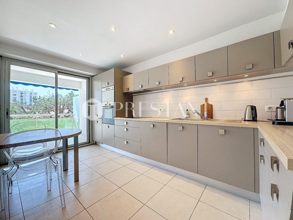 Appartement terrasse – 3 pièces – 2 chambres – 8  – 90 m²