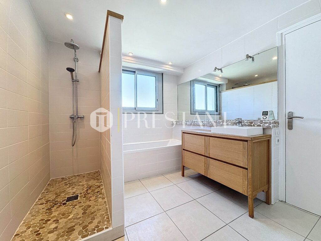 Appartement terrasse – 3 pièces – 2 chambres – 8  – 90 m²