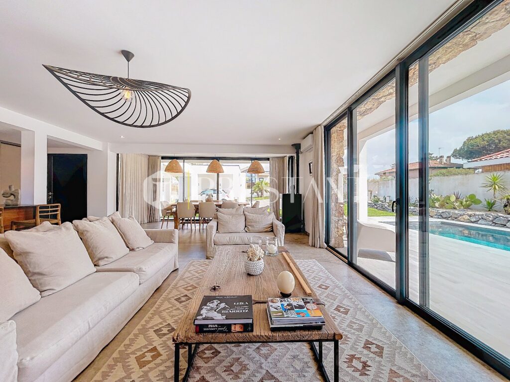 Maison – 5 pièces – 4 chambres – 8  – 188 m²