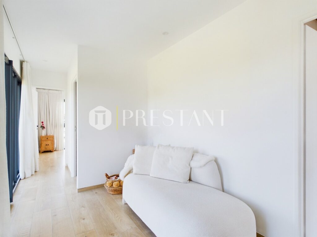 Maison – 5 pièces – 4 chambres – 8  – 188 m²