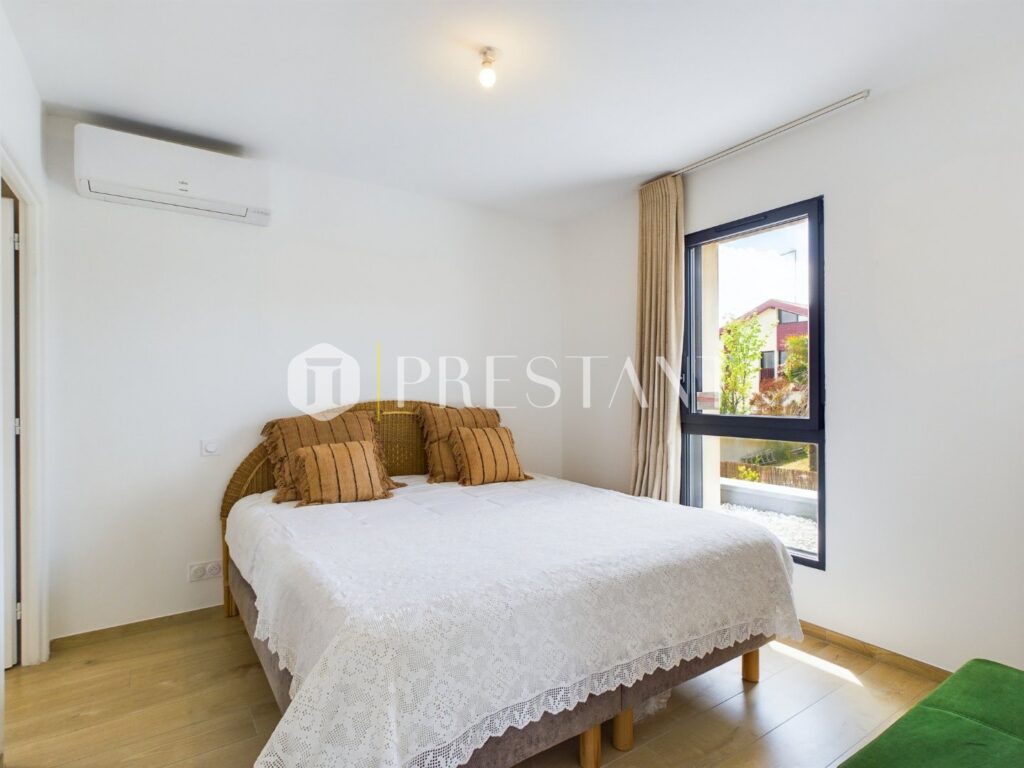 Maison – 5 pièces – 4 chambres – 8  – 188 m²