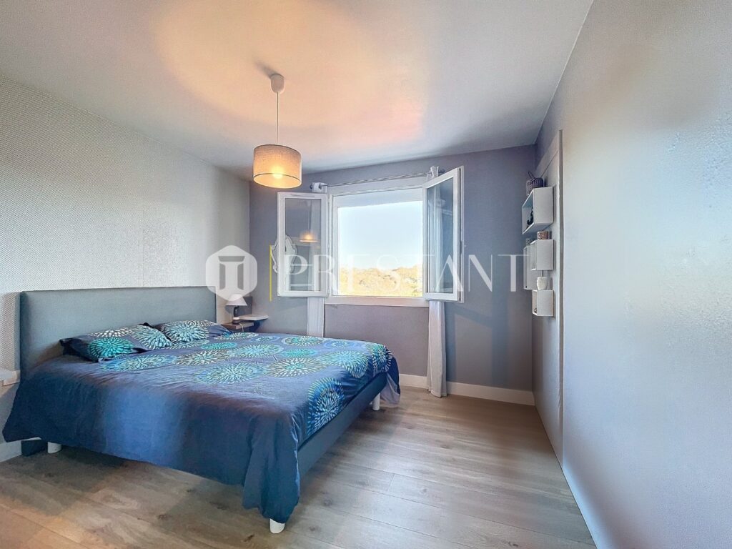 Maison – 7 pièces – 4 chambres – 8  – 170 m²