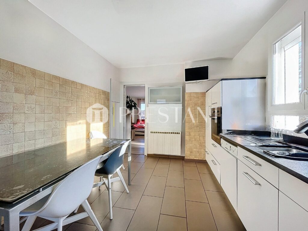 Maison – 7 pièces – 4 chambres – 8  – 170 m²