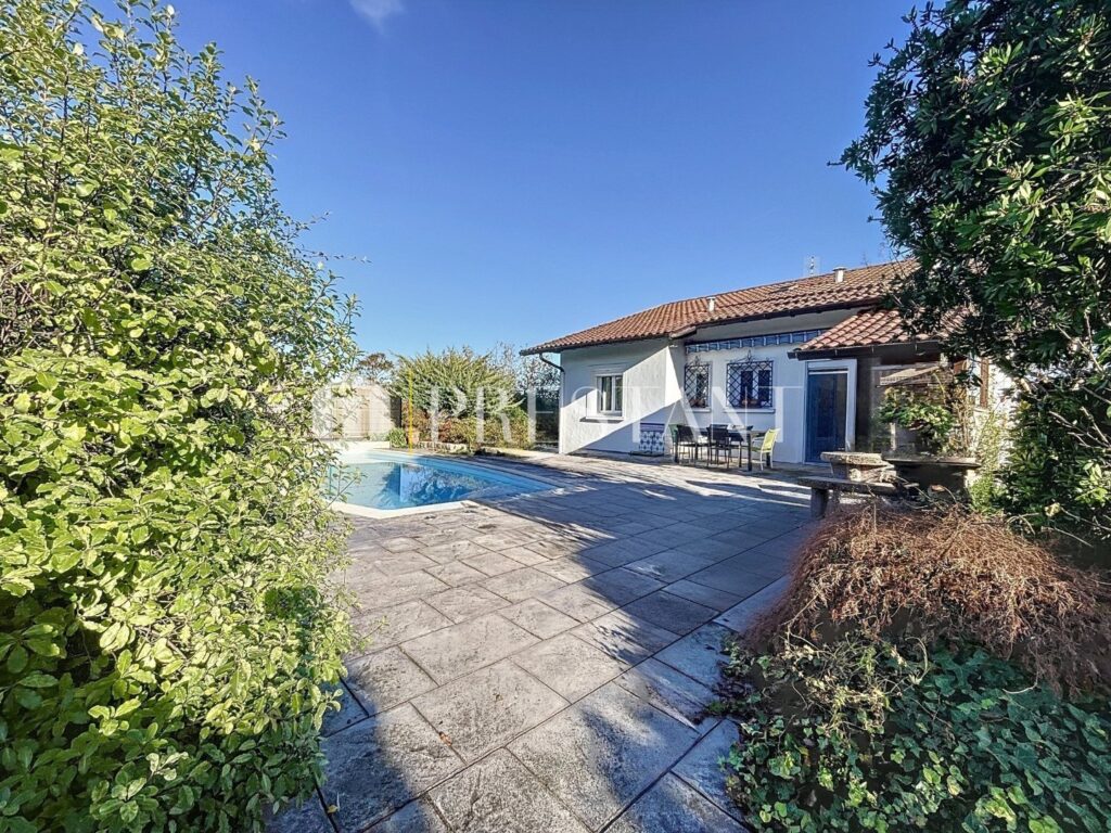 Maison – 7 pièces – 4 chambres – 8  – 170 m²