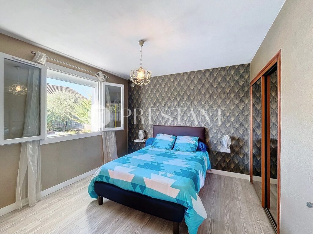 Maison – 7 pièces – 4 chambres – 8  – 170 m²