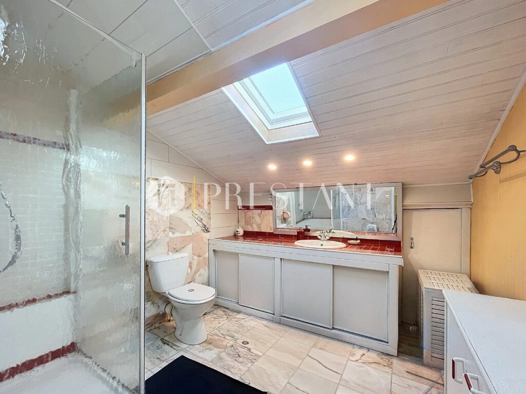 Maison – 7 pièces – 4 chambres – 8  – 170 m²