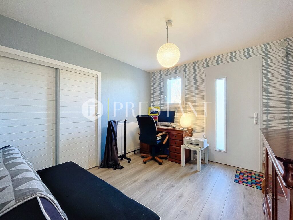 Maison – 7 pièces – 4 chambres – 8  – 170 m²