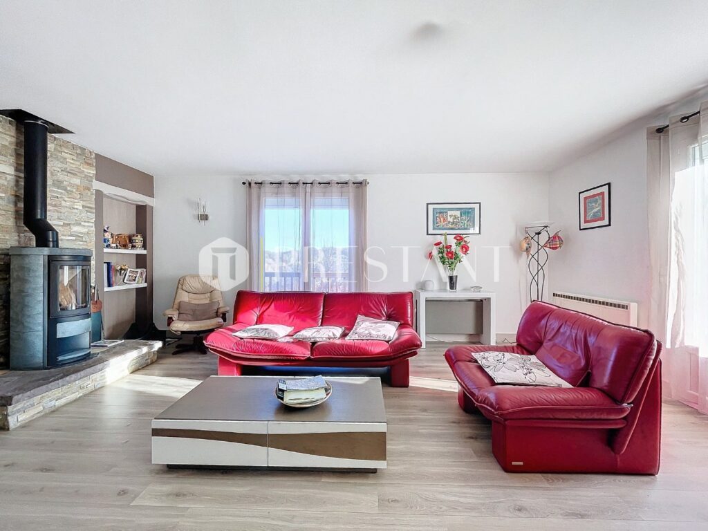 Maison – 7 pièces – 4 chambres – 8  – 170 m²