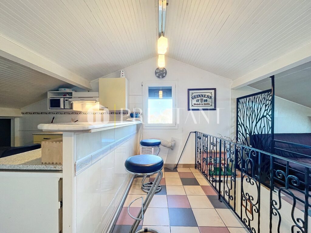 Maison – 7 pièces – 4 chambres – 8  – 170 m²