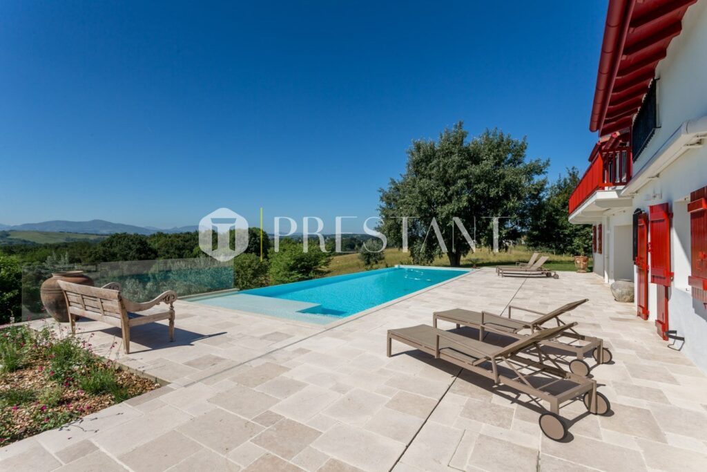 Maison – 9 pièces – 7 chambres – 14 voyageurs – 410 m²