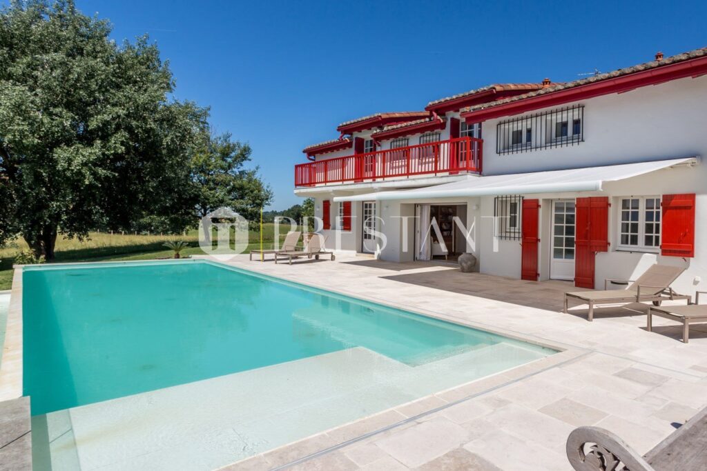 Maison – 9 pièces – 7 chambres – 14 voyageurs – 410 m²