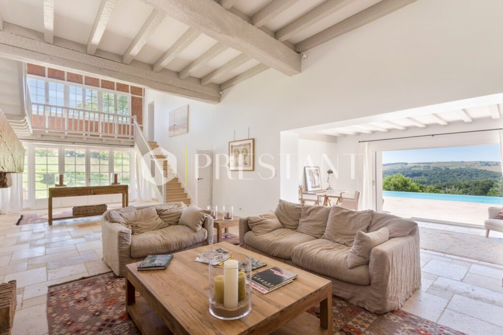 Maison – 9 pièces – 7 chambres – 14 voyageurs – 410 m²