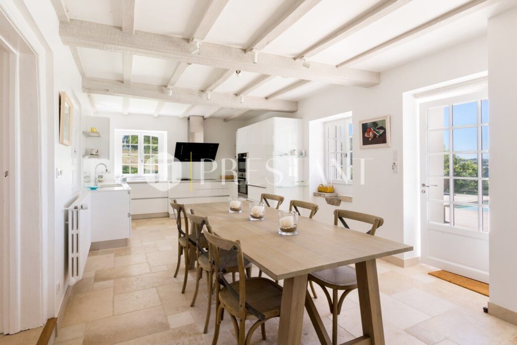 Maison – 9 pièces – 7 chambres – 14 voyageurs – 410 m²